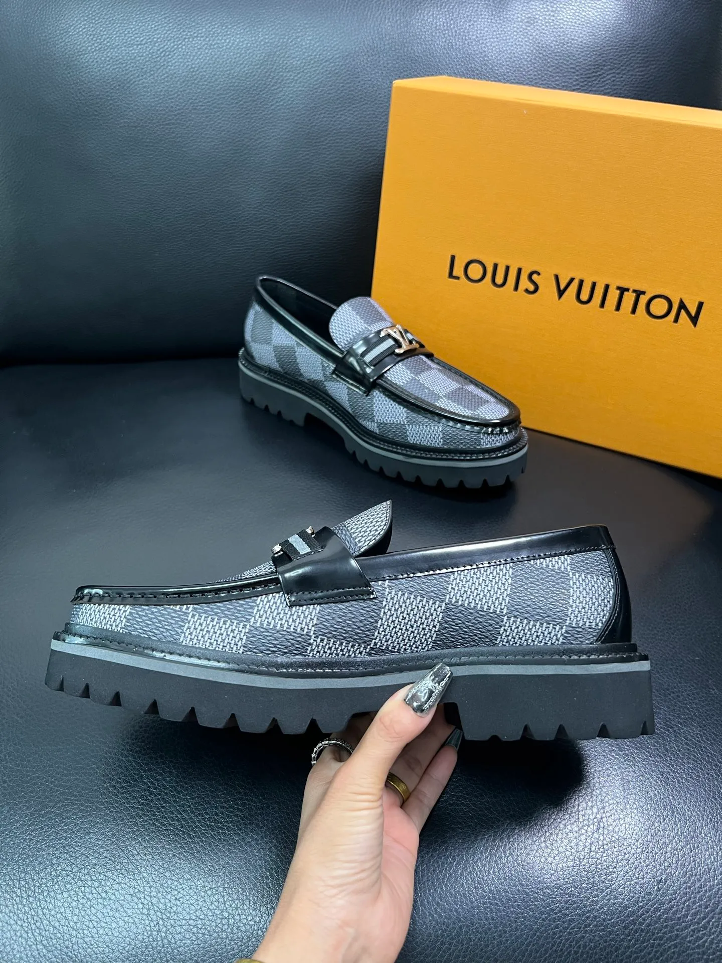 Men's shoes 💰780 Lv top purchasing Louis Vuitton leather shoes counter synchronization, uppers imported from Italy, imported water-dyed cowhide lining, soles: original soles specially provided by the original factory, original factory follow-up goods, high quality, welcome to compare, code number 38-44 (customized 45) 85842